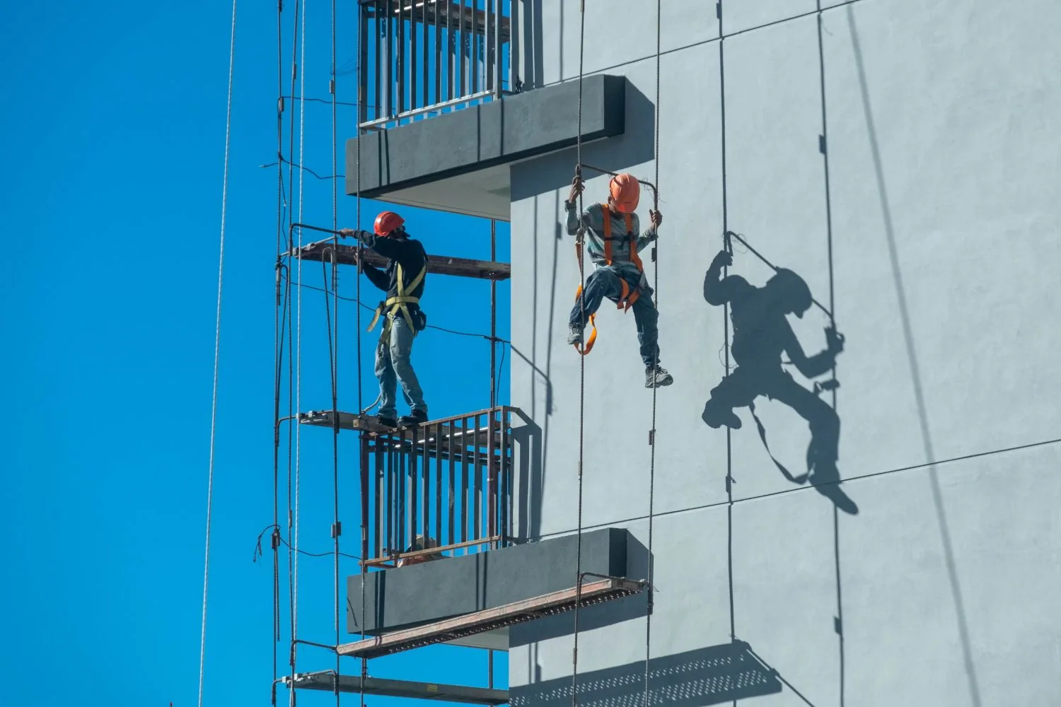 ¿Por qué es importante idear y entender un plan de rescate en trabajos en alturas?