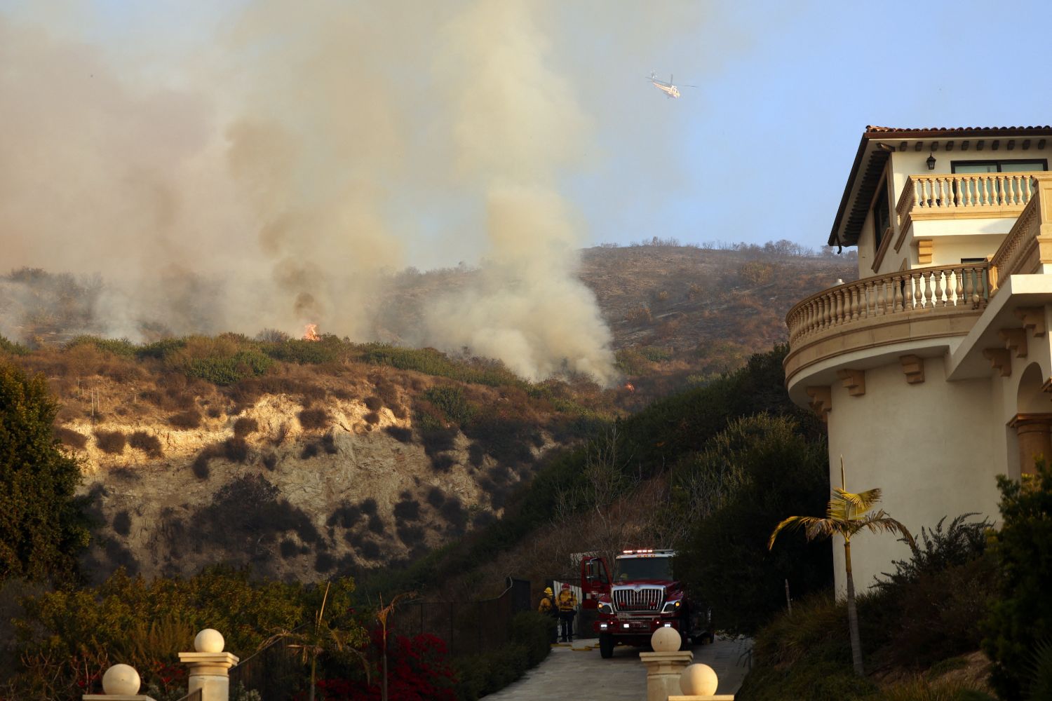 Gepcoformacion-Extincion-De-Incendios-Los-Bomberos-Luchan-Contra-El-Incendio-De-Franklin-Cerca-De-La-Casa-Malibu-California Gepcoformacion Extincion De Incendios Los Bomberos Luchan Contra El Incendio De Franklin Cerca De La Casa Malibu California