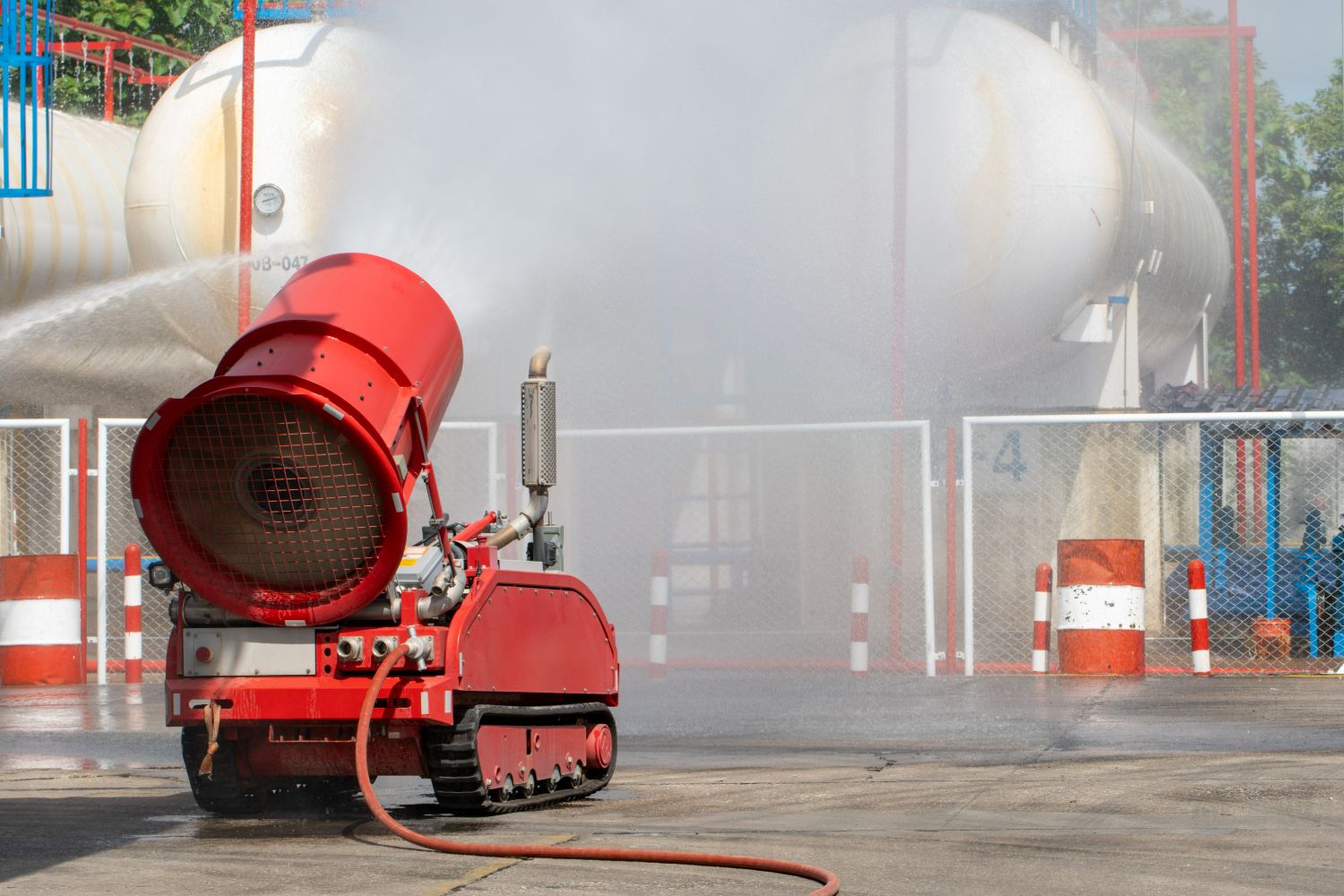 gepco-formacion-bomberos-atacando-un-incendio-con-agua-trabajo-de-equipo-de-bomberos