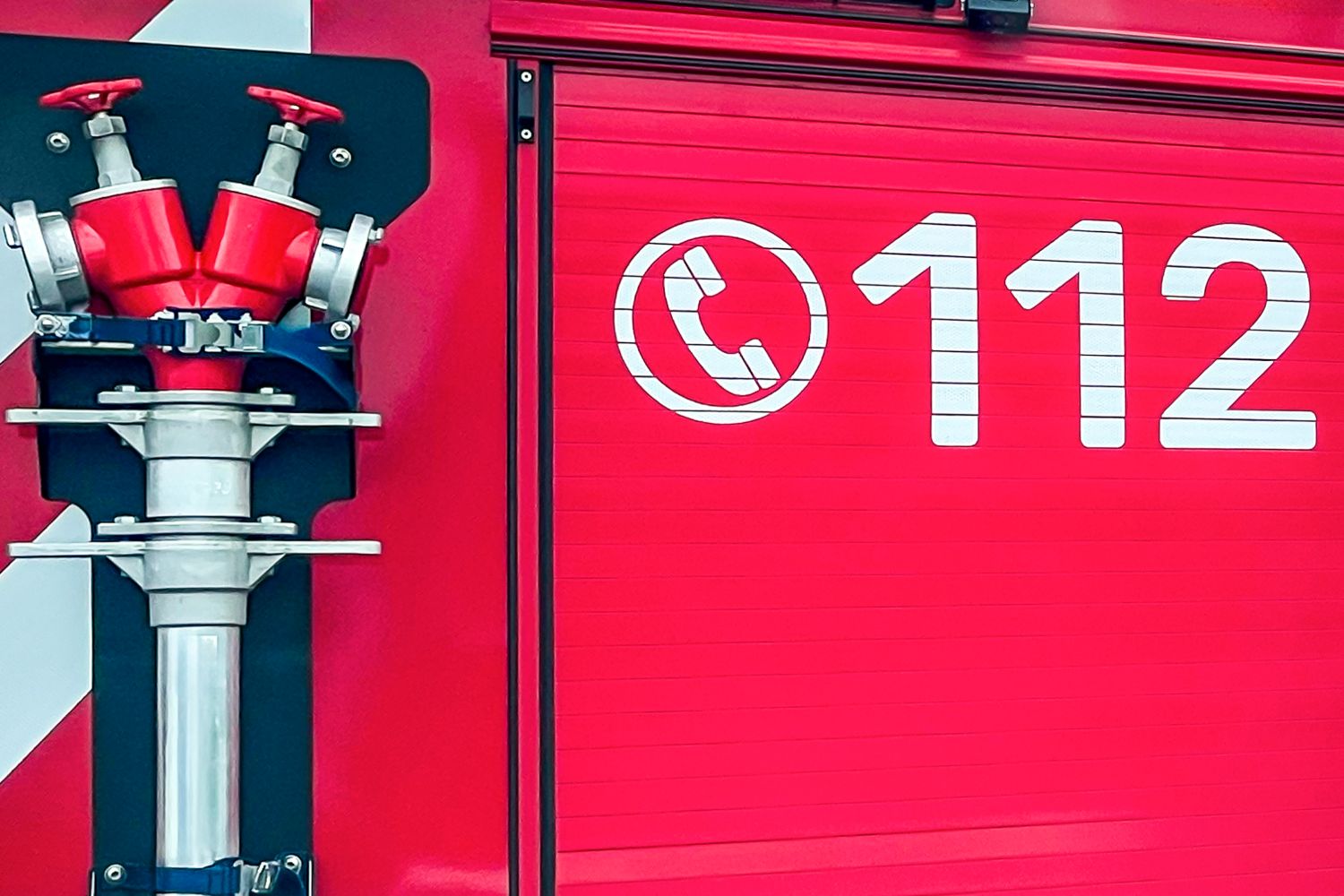 gepco-formacion-detalle-del-motor-de-bomberos-con-el-numero-de-emergencia-112
